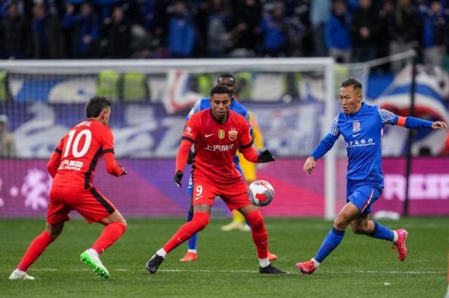 开云APP下载-传海港酝酿换枪一人高危？战泰山无缘首发疑点重重