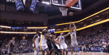 开云APP下载-追梦格林或不会被追加禁赛 只因小萨有动作在先？