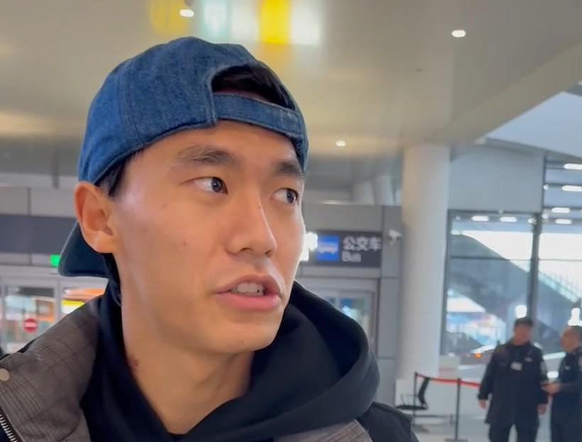 开云在线-胡荷韬：感谢球迷前来接机，因为有他们我们才更有动力