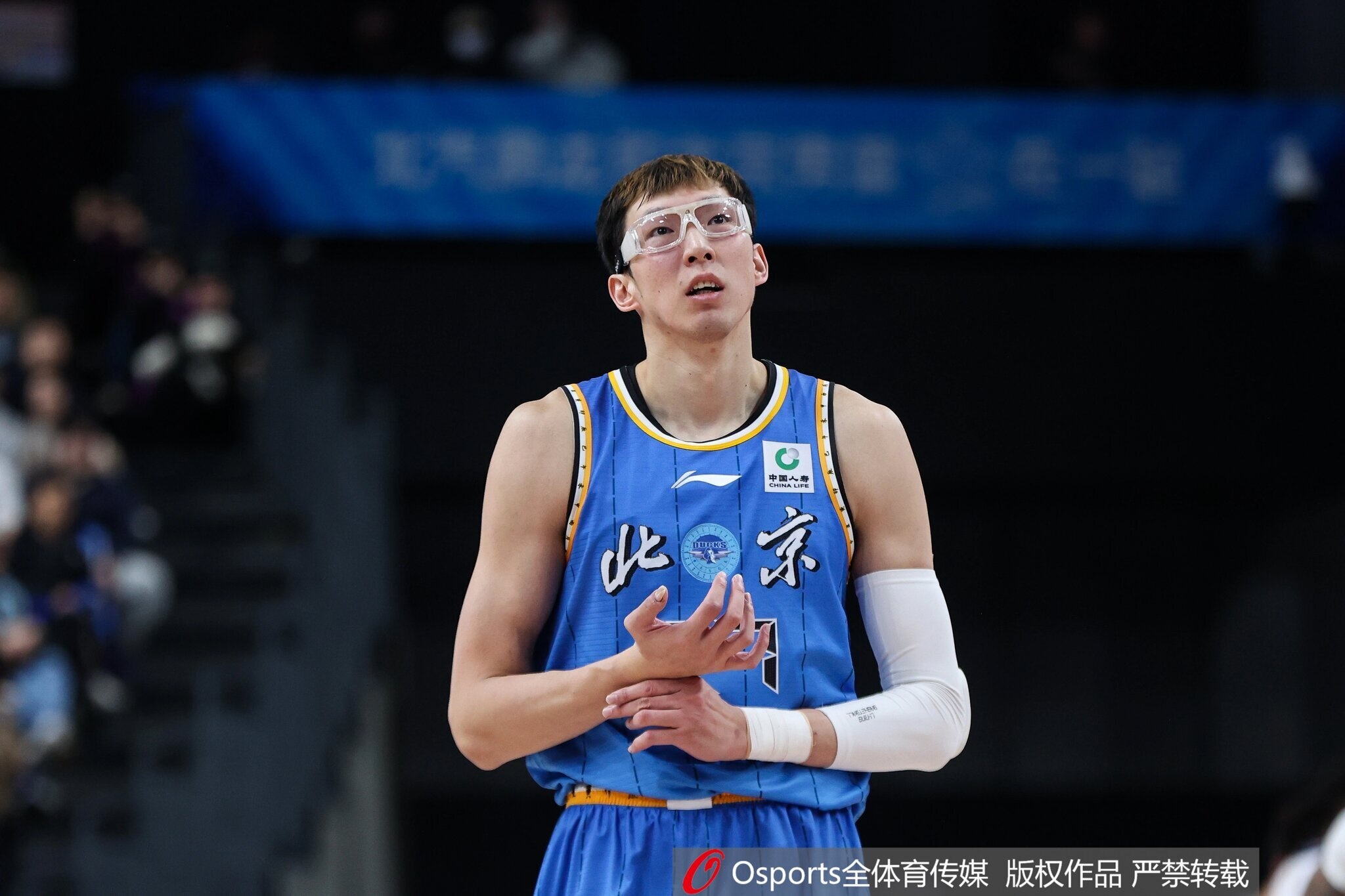 开云APP下载-难救主！周琦4中4拿到13分10板 罚球8中5