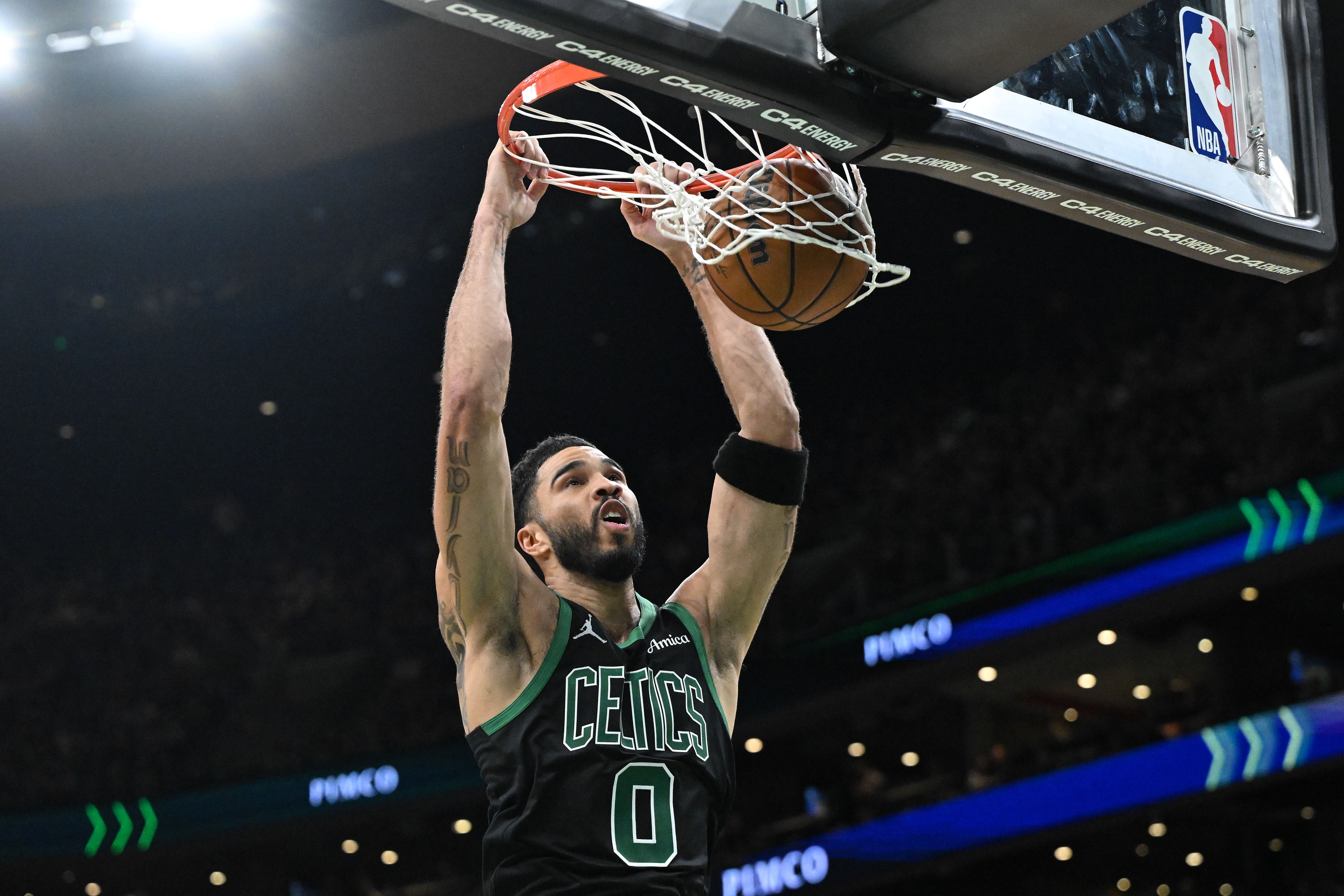 开云APP下载-领袖回归！塔图姆复出至今出战15场 凯尔特人13胜2负！